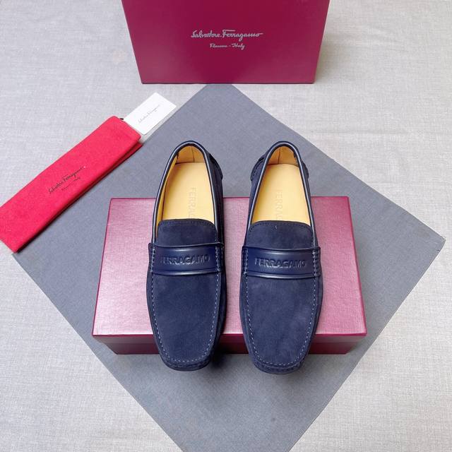 Ferragamo high-end version of the latest hit, top quality. The upper is made of
