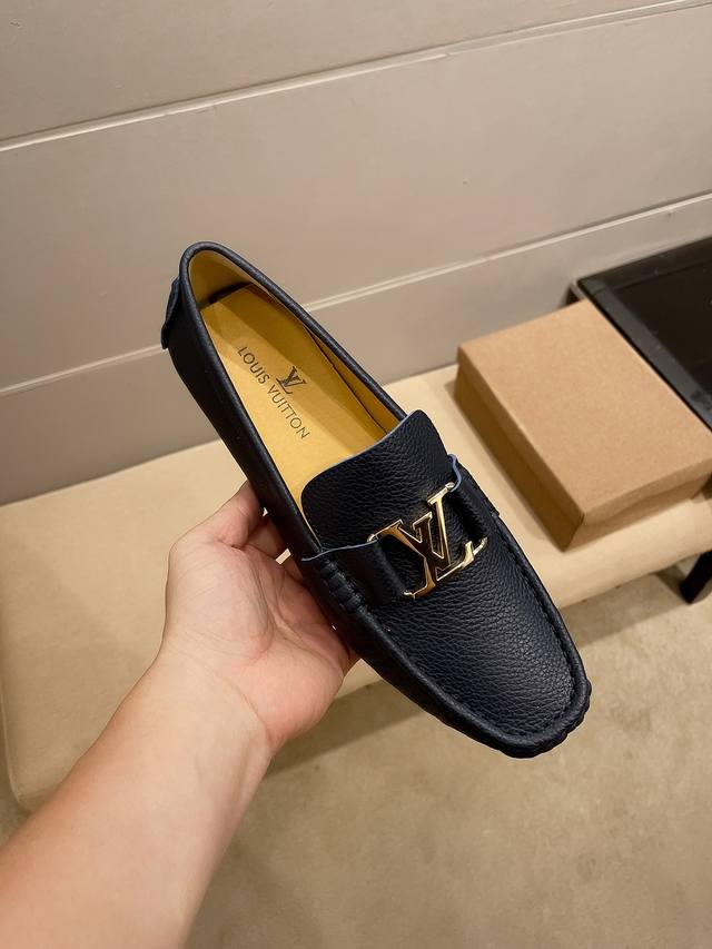 New model from Lv official flagship store, blue color, Lv was founded in Florenc