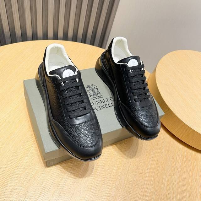 Brunello Cucinelli new men's sports shoes. The fabric of this flat sports shoe i