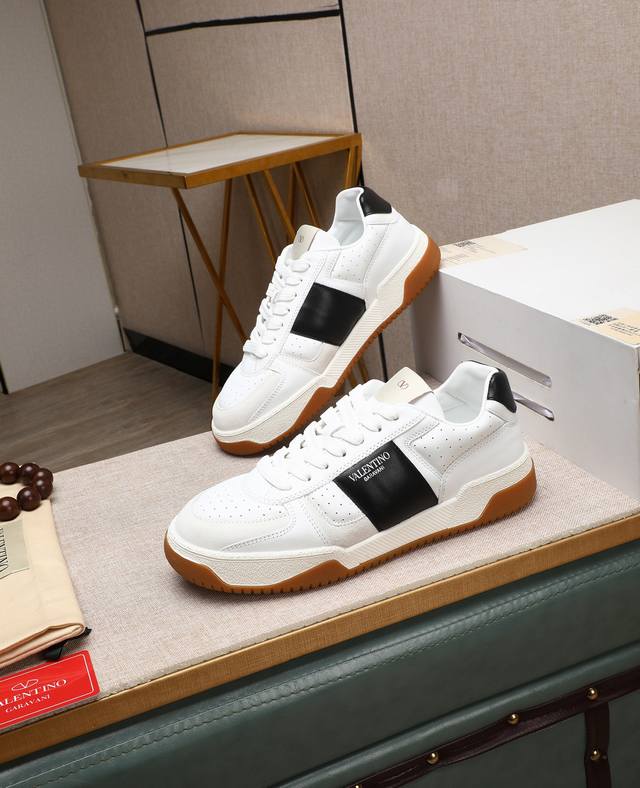 Factory price P Valentino couple's model, size: Size: Women's 35-40 Men's 39-44