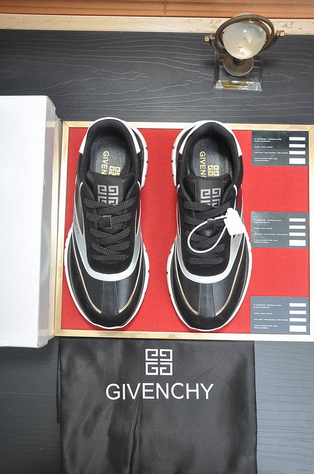 Ex-factory price P Givenchy. Available at Givenchy counters simultaneously. Uppe