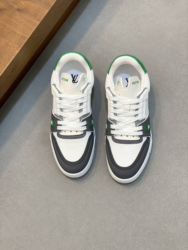 New color matching men's Trainer sneakers from Loui* Vuitto*. This Lv Trainer sn