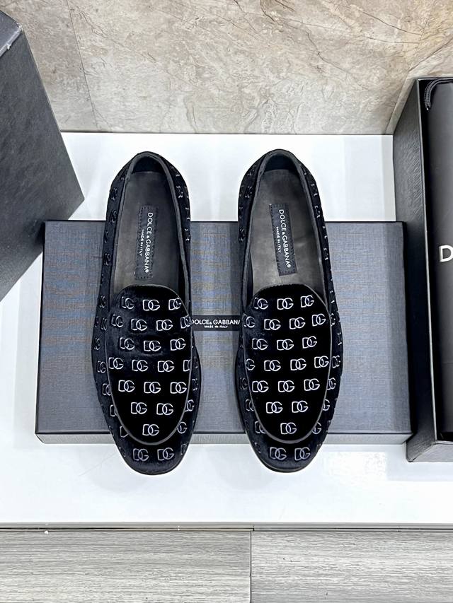 D&G Bernini series moccasins, embellished with a new antique label. Made of Mino