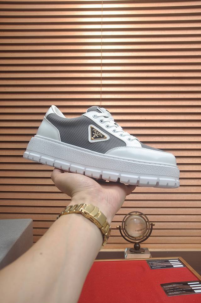 Factory price P Prada top original, new style of the season, high quality origin