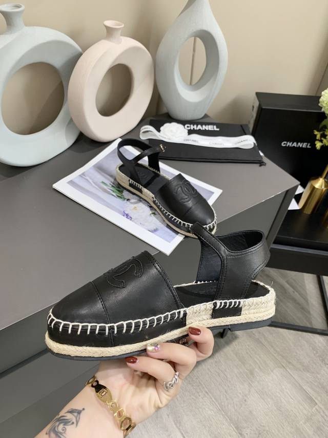 2025 latest style back hollow sandals fisherman shoes new exclusive high-end qua