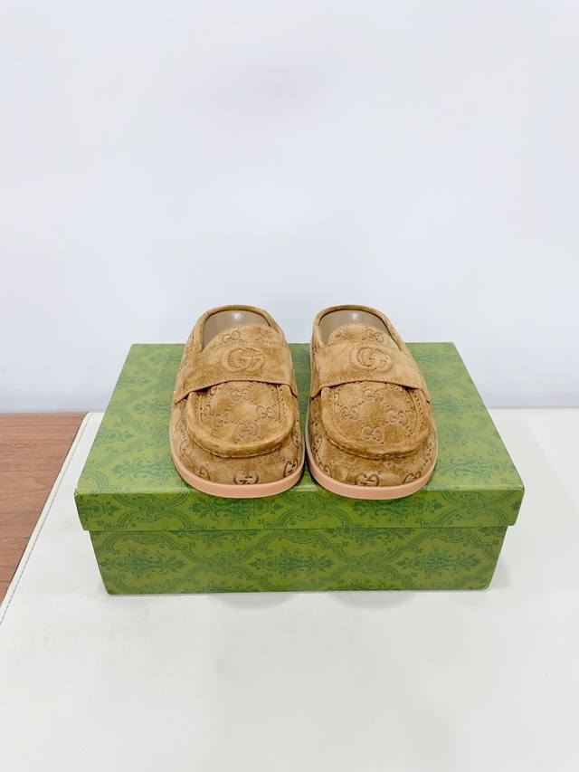 Gucc* 25Ss Spring and summer new retro big head closed toe slippers, Birkenstock