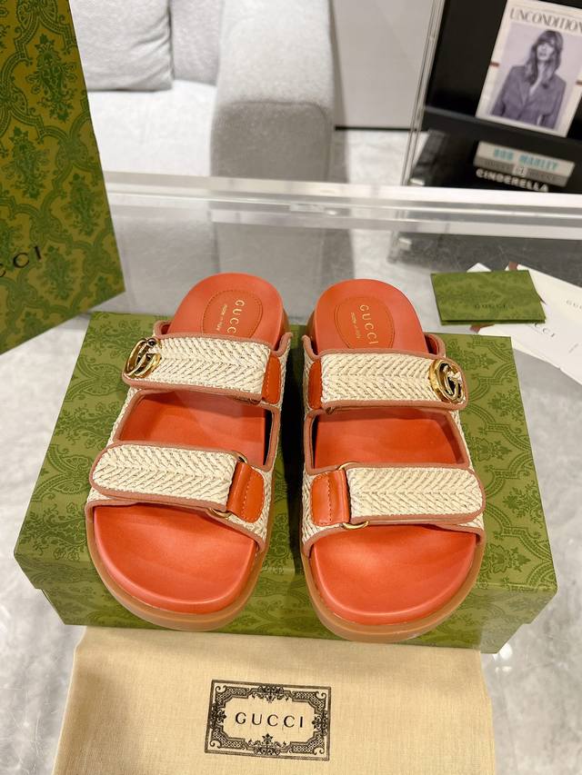 Latest Gucci 24Ss new double G women's Velcro sandals. This flat sandal features