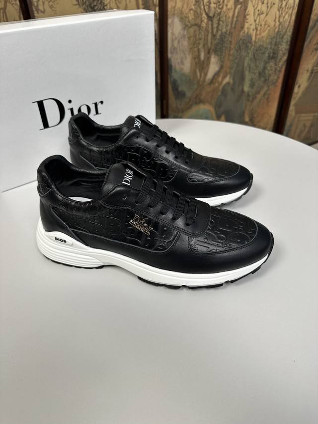 Men's sports shoes at factory price, original Dior new models are on sale at the
