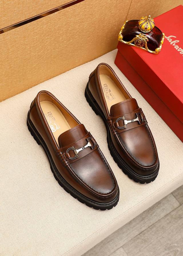 Factory Price Men's Men's Sports Shoes Original Product Trademark: Ferragamo Sal