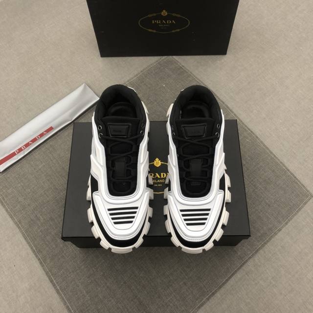 Prad* Prada's latest 2025 catwalk thick-soled dad shoes, the same style as many
