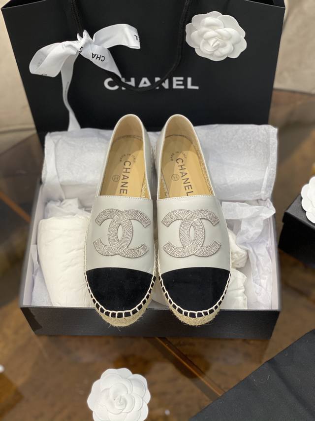 Sheepskin embroidered logo style Chane* classic spring and summer new product Es