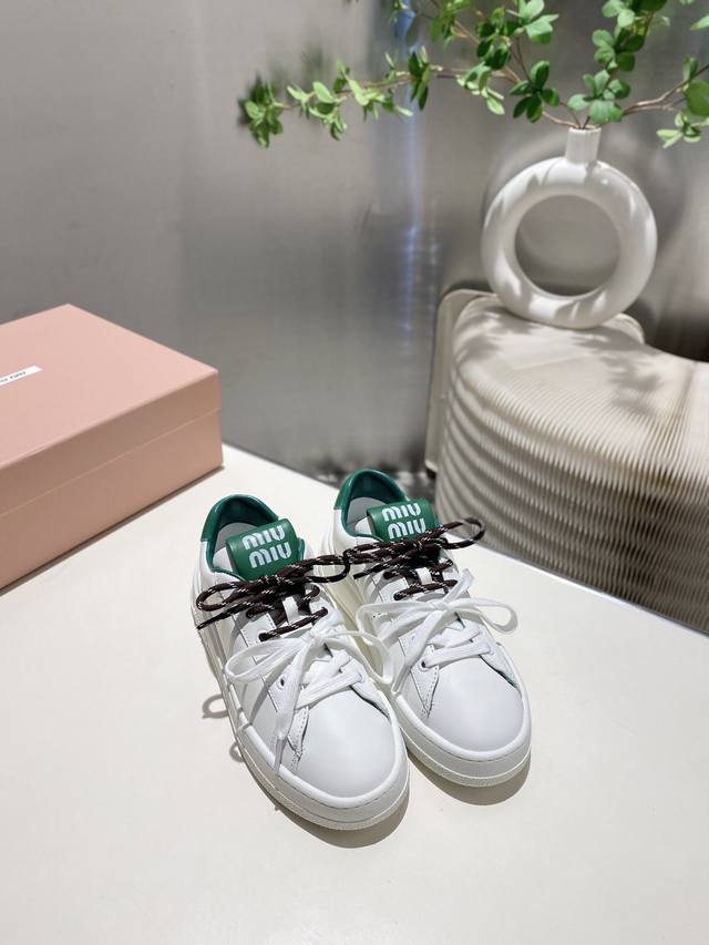 Factory full-top slippers Miu Miu 2025 spring and summer new furry casual white
