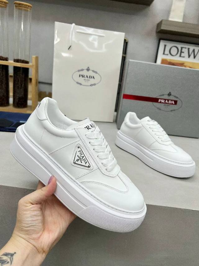 Factory Price Pp: Prada. Men's and women's white shoes Fabric: Silky cowhide Lin