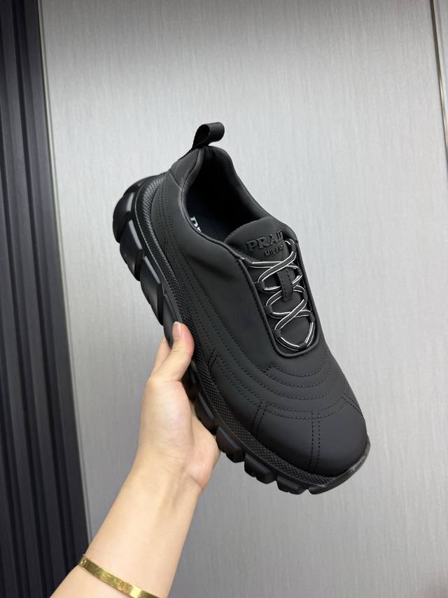 Factory P price P: Prada men's shoes counter hot-selling, official website synch