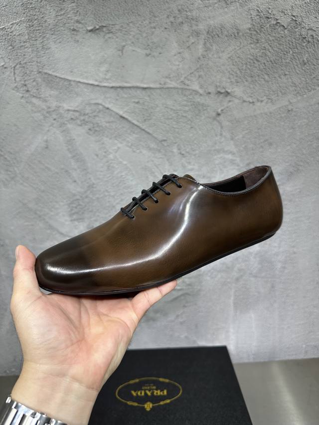 Factory Price Pp: Prada 2025 Summer and Autumn Latest Lace-up Classic Retro Men'