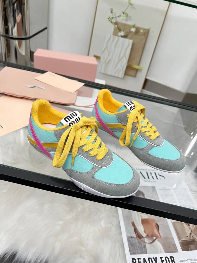 Miumiu casual white shoes are so beautiful! Made of soft leather, they are delic