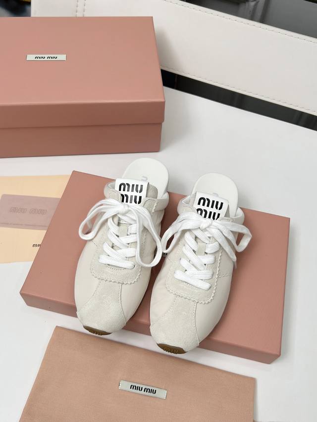 Miumiu 2025 summer new casual white shoes Miu Miu is so girly this season! This
