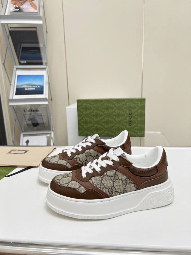 G's latest popular thick-soled white shoes are a mix of sports and leisure desig