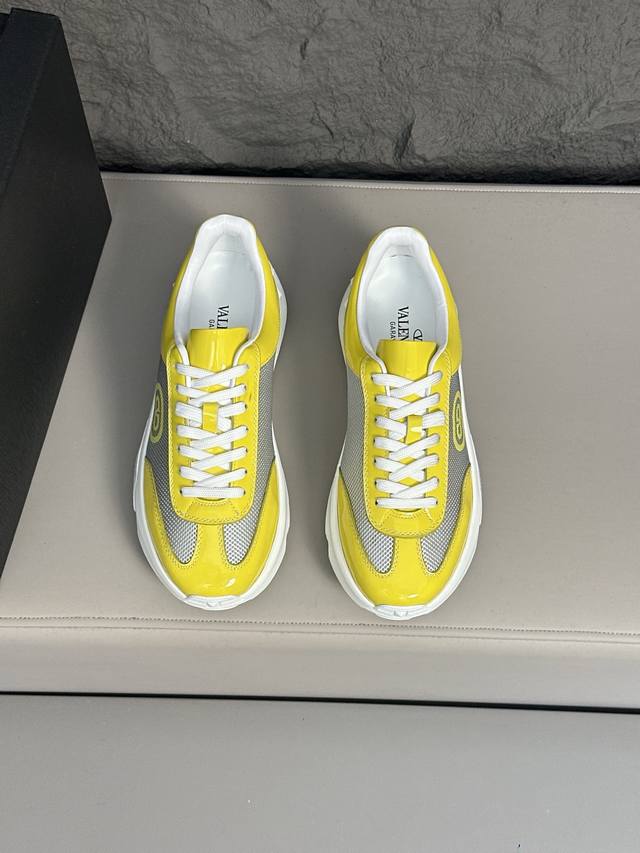 Valentino Top size: 39-44 45 cannot be returned or exchanged Vltn Valentino spor