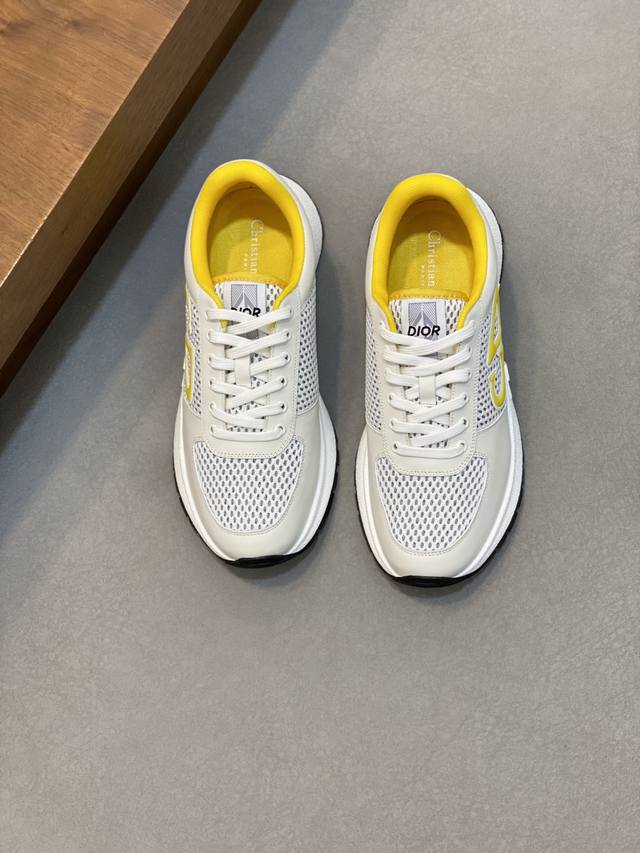 Dior Breathable Flying Woven Casual Sneakers The soft and breathable upper compl