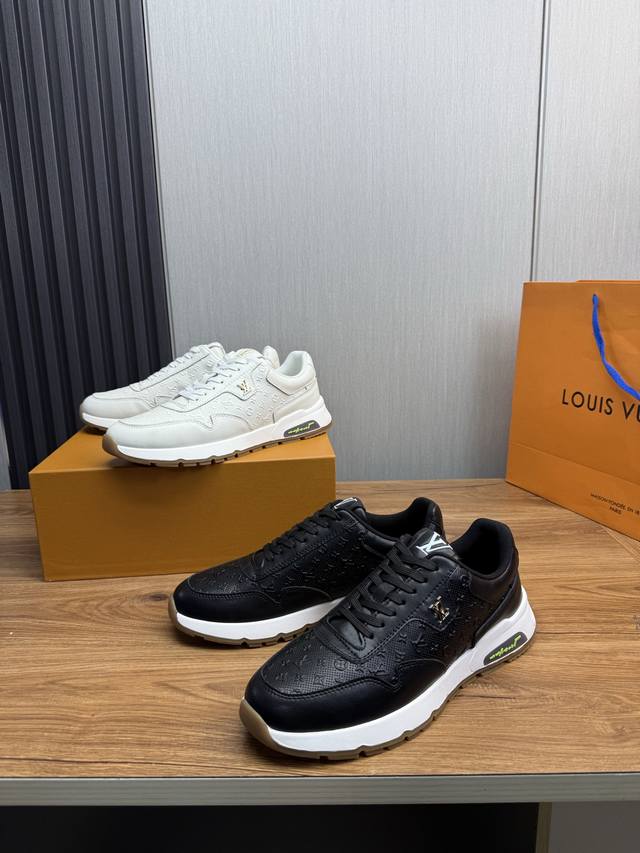 Louis Vuitton's new fashion Lv is on the market, casual and fashionable men's sh