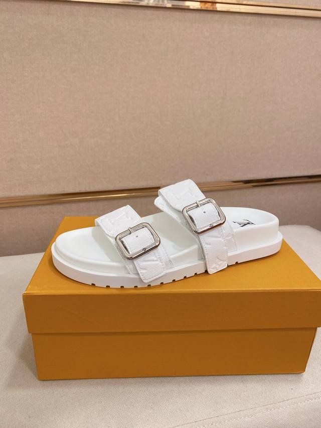 Factory P price Lv creates top-level purchasing men's spring and summer slippers