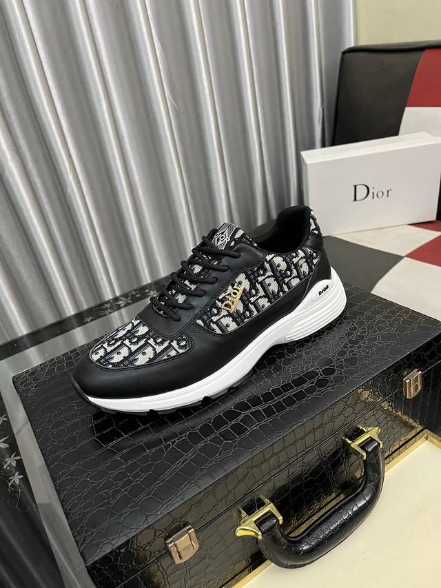Dior Regular size: 38-44 Casual shoes Product materials: Selected cowhide upper,