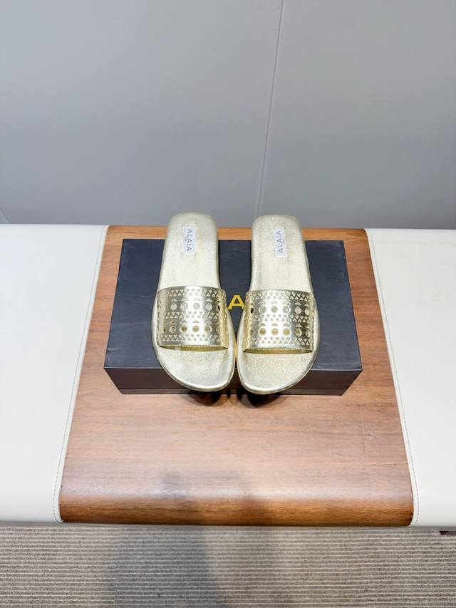 Alai-Alaiya niche fashion brand spring and summer new perforated carved flat sli