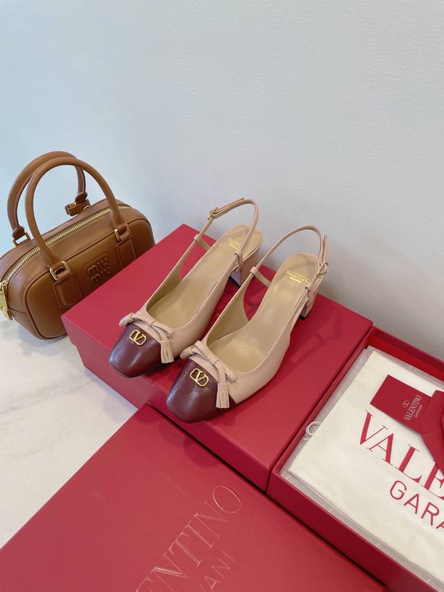 Valentino Valentino high heels are so attractive at first sight Female stars col
