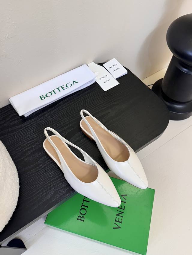 Bottega Veneta 2025 Spring and Summer new popular simple retro flat sandals Bv n