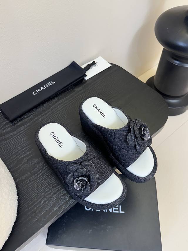 Chanel 25Ss spring and summer new small fragrant camellia thick-soled sandals we