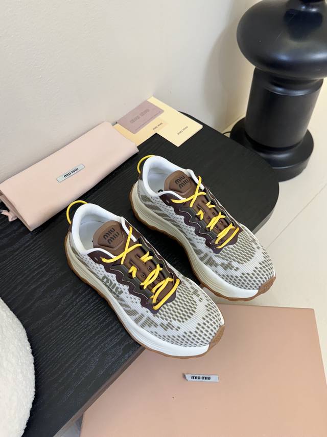 Miumiu new American retro style~ A must-have for popular sports shoes~ Old fashi