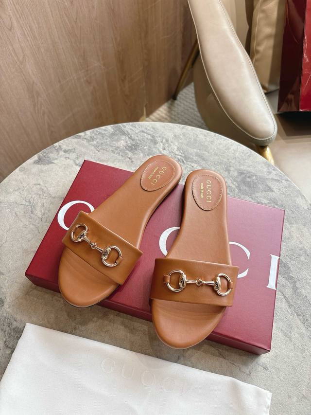 8023-3 Brown 35-43 Expertly crafted in leather, these slides are detailed with a