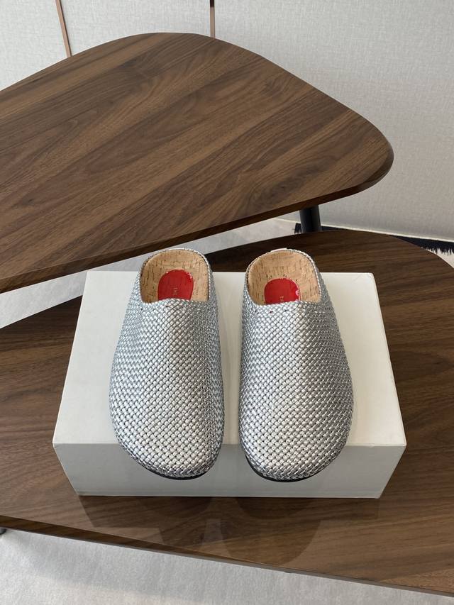 The Row 25Ss closed-toe woven Birkenstock slippers I fell in love with this shoe