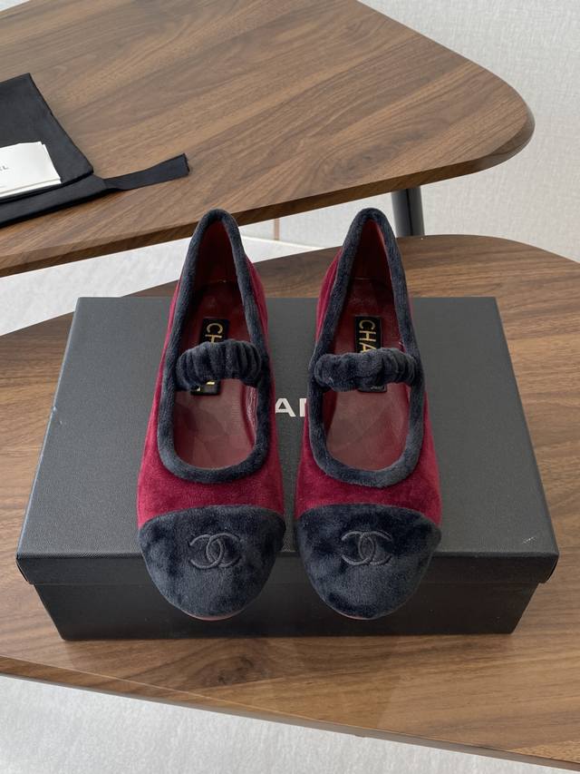 Chanel 25Ss spring and summer shoe head embellishment with double C logo, Mary J