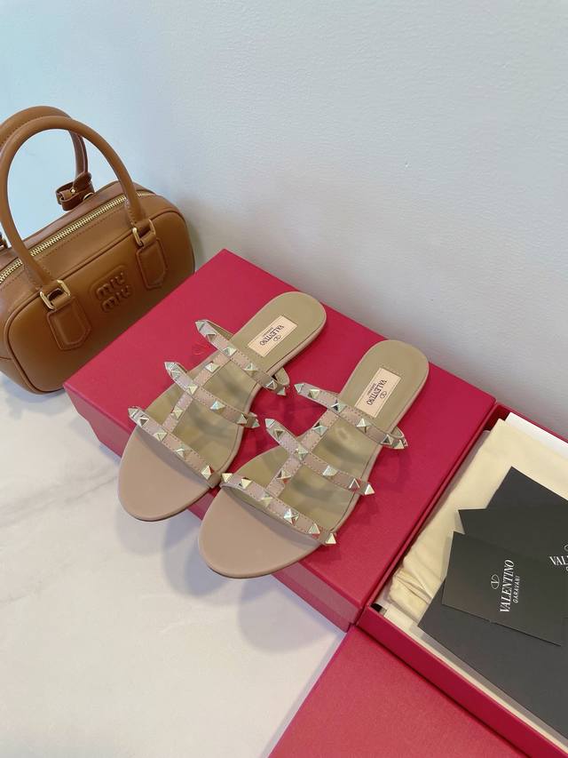 Valentino Charming sandals, lazy fashion, extremely comfortable, a must-have san