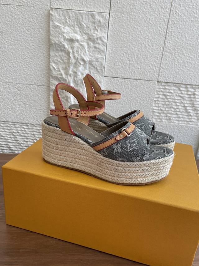 Top version: Lv Louis Vuitton, Helios series wedge sandals Coated canvas jacquar