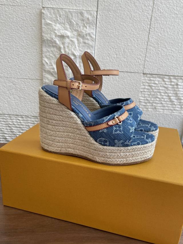 Top version: Lv Louis Vuitton, Helios series wedge sandals Coated canvas jacquar