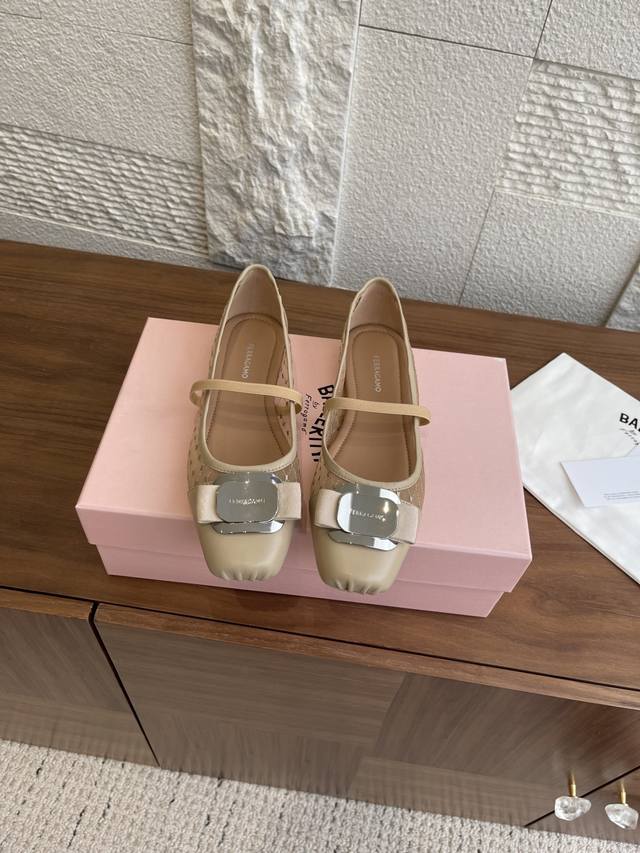 Top version: Ferragamo 25Ss new version of Vara nameplate ballet flats The styli