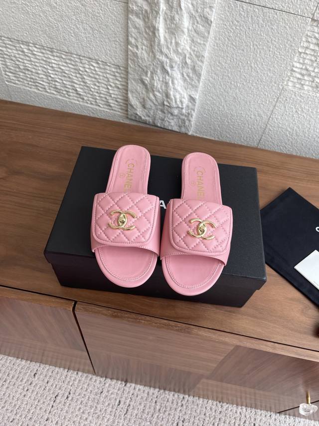 Top version: Chanel 25Ss new spring and summer knitted embroidered double C buck