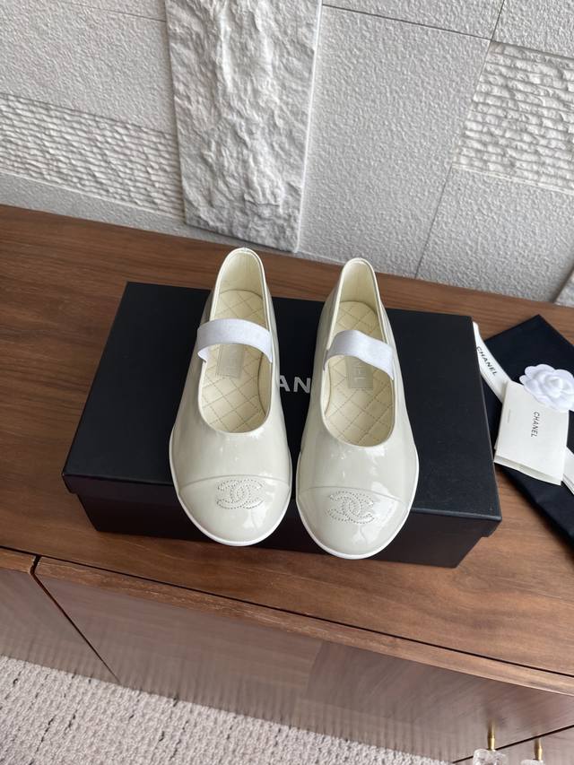 Top version: Chanel 25Ss new spring and summer models with double C embroidered