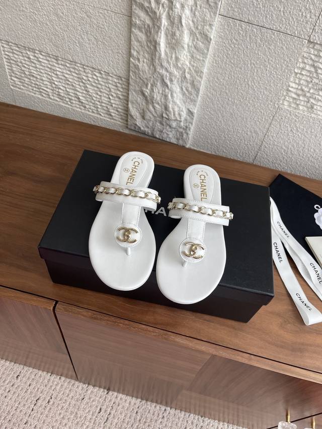 Top version: Chanel 25Ss summer new double C buckle chain sandals flip flops Cha