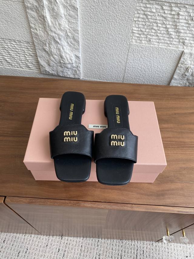 Top version: Miu Miu 25Ss Summer new square toe flip flops thick heel flat slipp