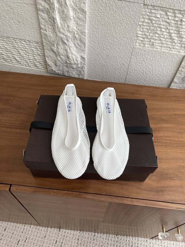 Top version: Alaia 25 new summer model, the same fishnet flat ballet shoes as ce