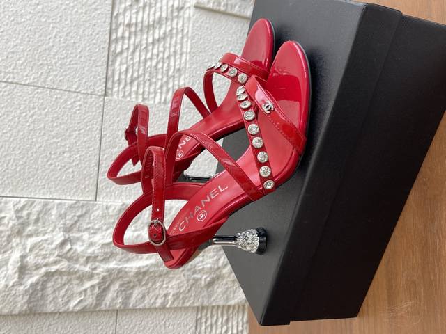 Top version: Chanel 25Ss new summer open toe diamond buckle diamond heel high he