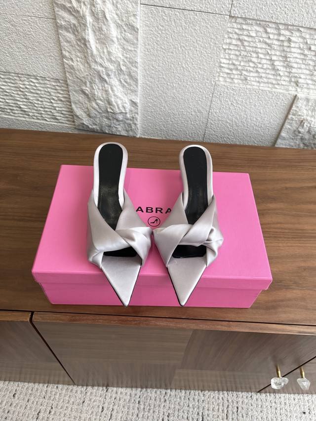 Top version: Carven 25Ss Spring and Summer new pointed bow cat eye heel slippers