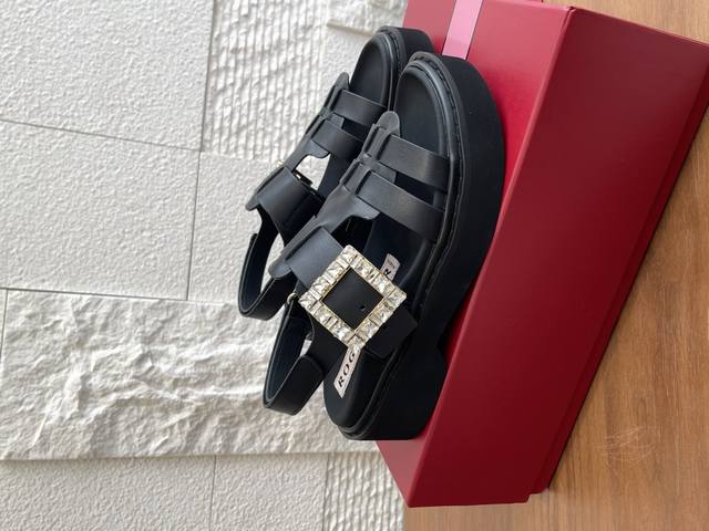 Top version: Roger Vivier Rv 25Ss series with thick soles and hollow sandals, sl