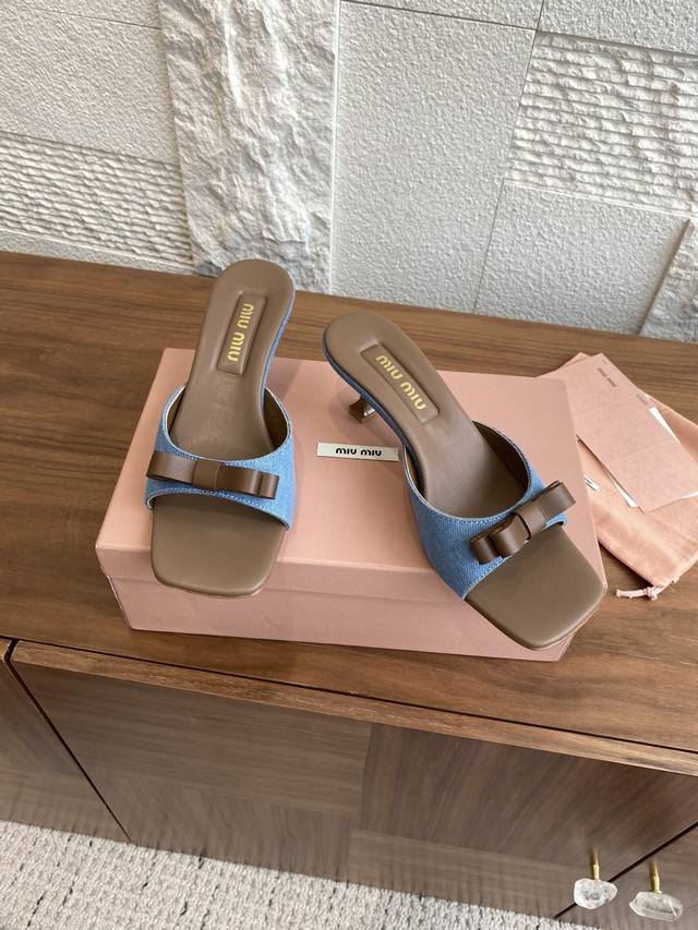 Top version: Miu Miu 25Ss New Summer Square Toe Flip Flops Kitten Heel Denim Sli
