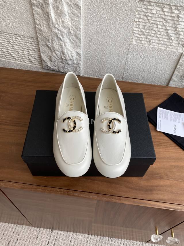 Top version: Half-slip Chanel 2025B Autumn and Winter New Double C Diamond Buckl