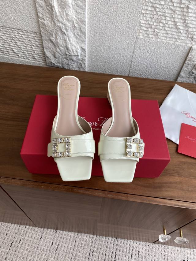 Top version: Roger Vivier summer new crystal diamond buckle patent leather squar